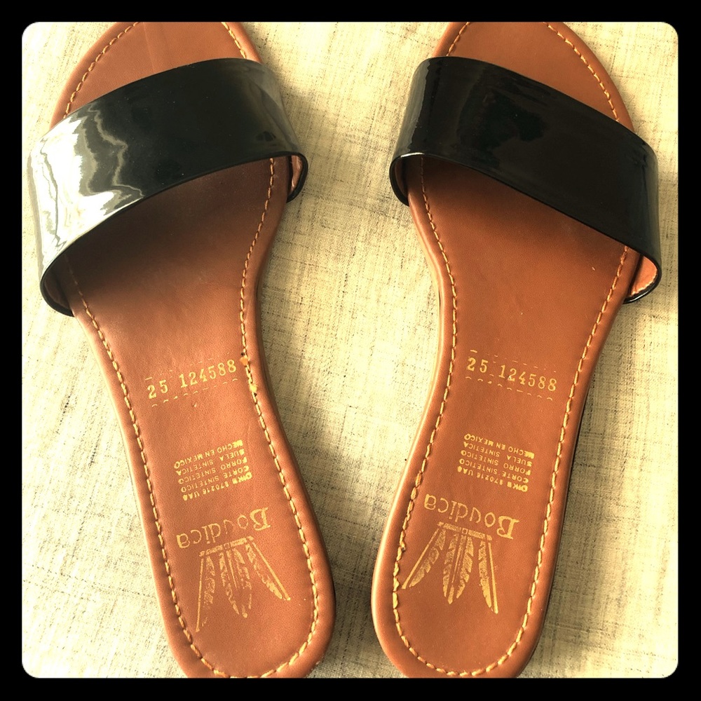 Boudica Black Flat Sandals